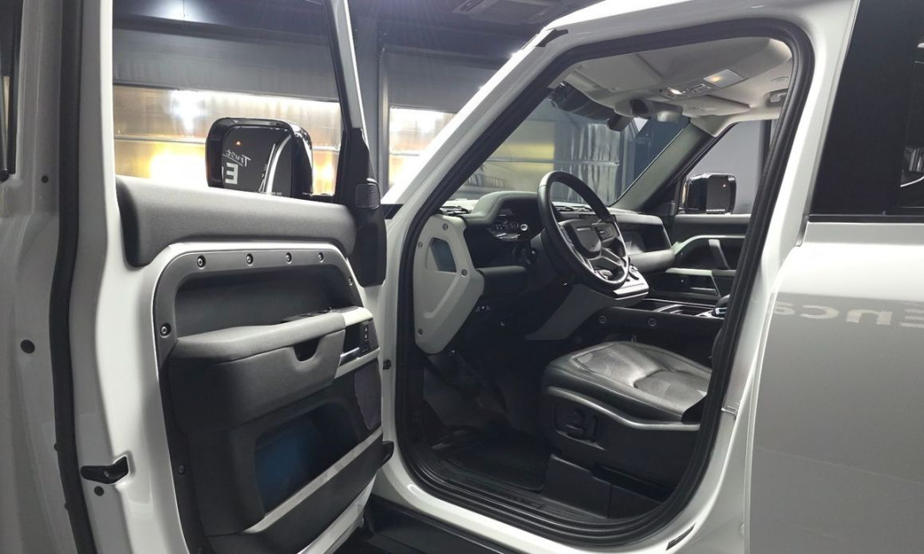 Land Rover Defender 110 D250 SE, 2023