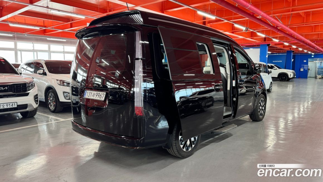 Hyundai Staria Lounge 7-Seater, 2022