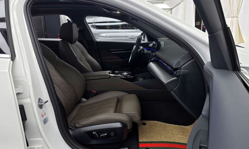 BMW 5-Series 520i, 2024