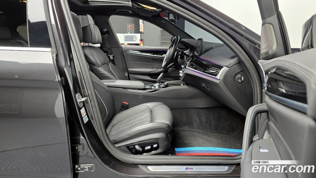 BMW 5-Series 530i xDrive M Sport Package, 2023