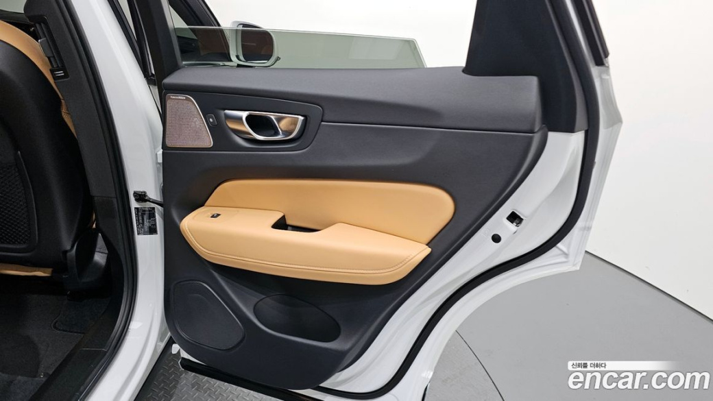 Volvo XC60 B5 Ultimate Bright, 2024