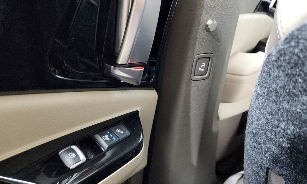 Kia Carnival 7-Seater Signature, 2022