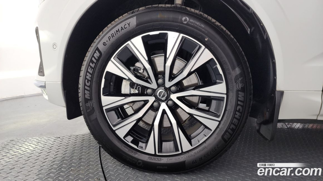 Volvo XC60 B6 Ultra Bright, 2025