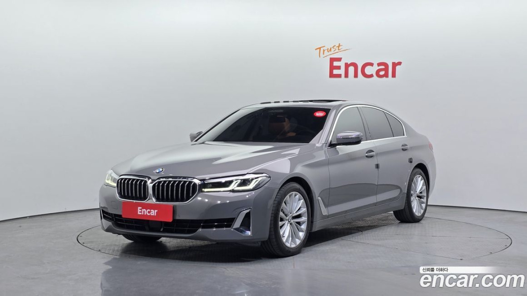 BMW 5-Series 520i Luxury, 2022