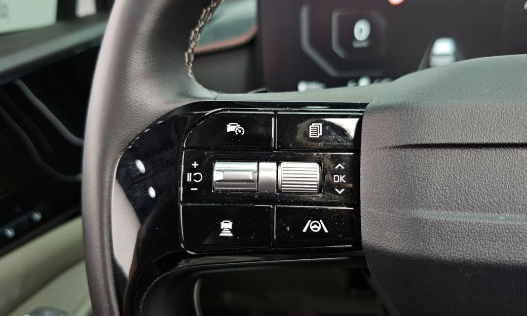 Kia Carnival 9-Seater Signature, 2025