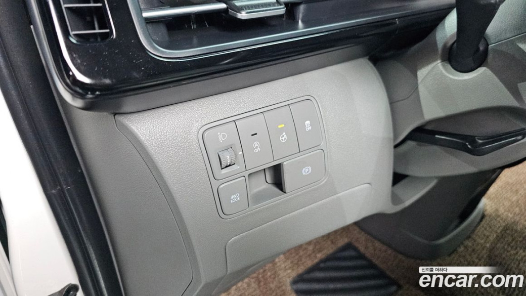 Hyundai Staria 4WD Lounge 7-Seater, 2023