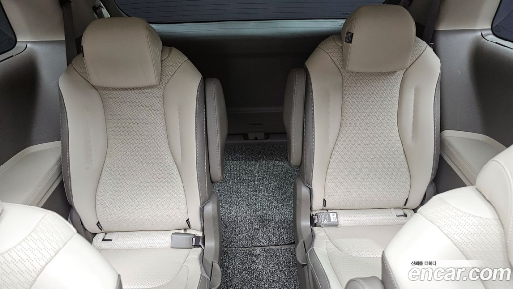Kia Carnival 9-Seater Signature, 2022