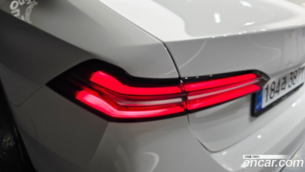 BMW 5-Series 520i, 2025