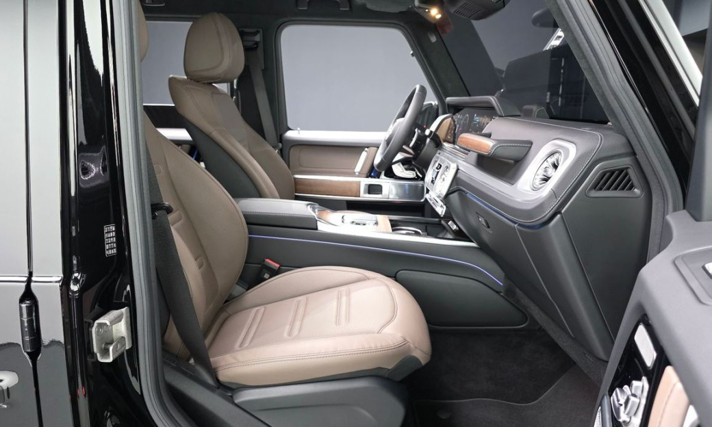 Mercedes-Benz G-Class G450d, 2025