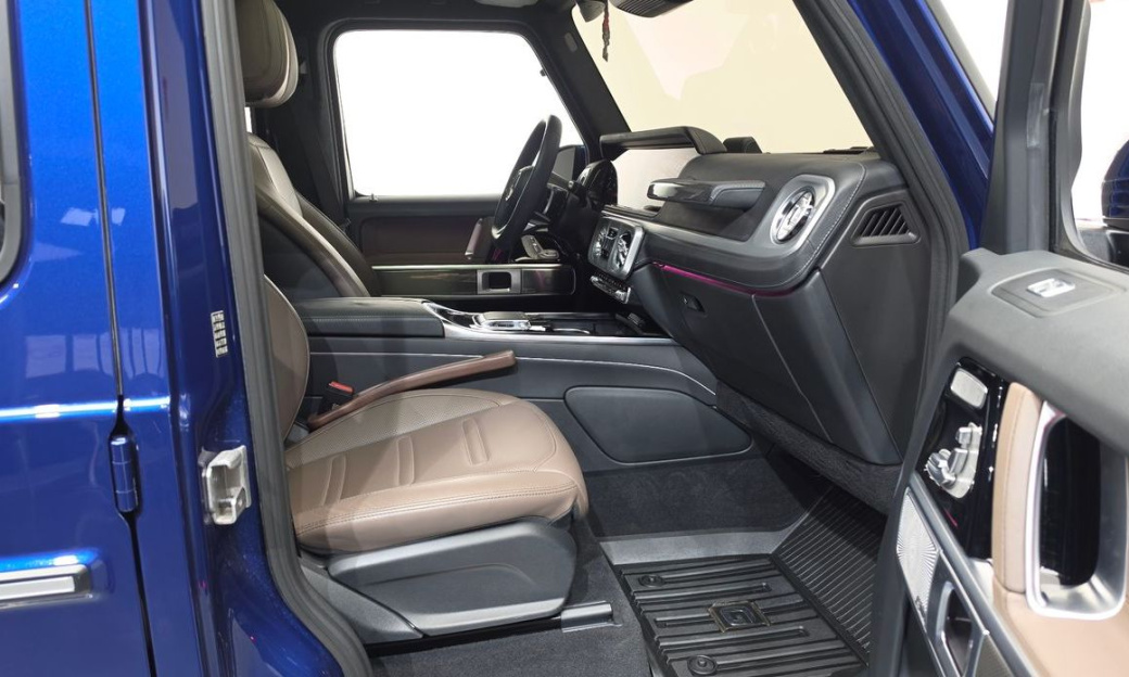 Mercedes-Benz G-Class G450d, 2025