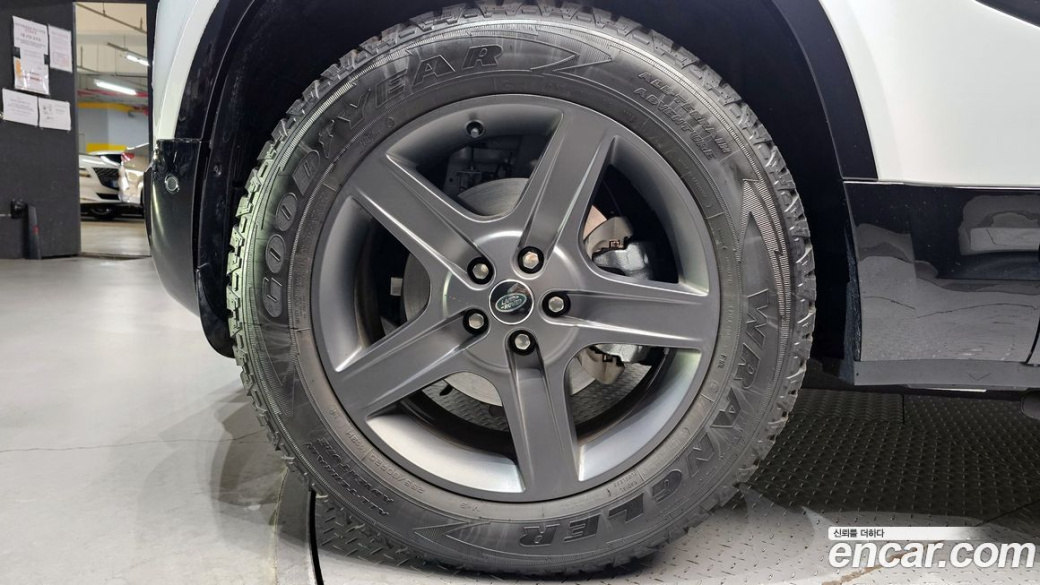 Land Rover Defender 110 D250 X-Dynamic SE, 2025
