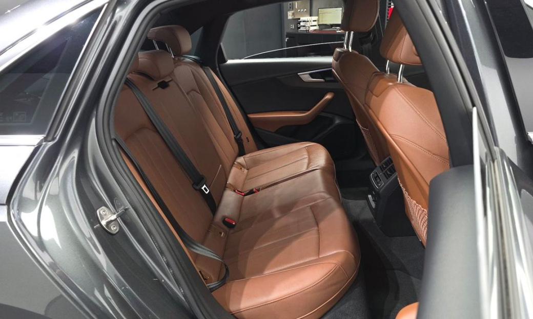Audi A4 40 TFSI Premium, 2023