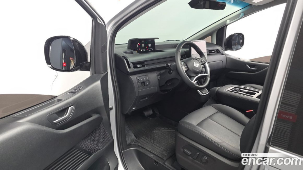 Hyundai Staria Tourer 9-Seater, 2025