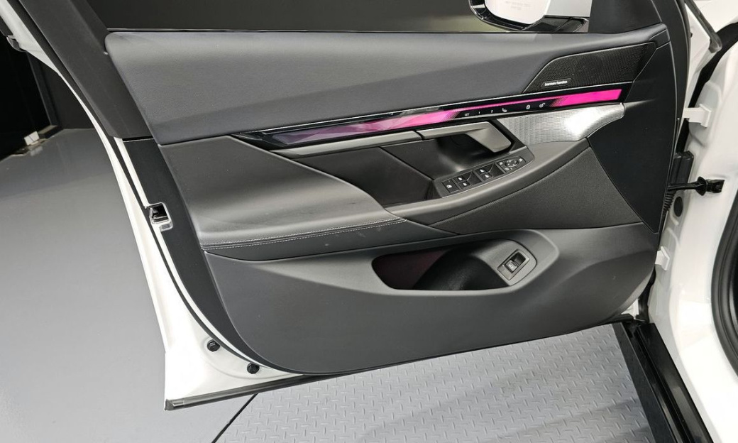 BMW 5-Series 520i M Sport, 2025