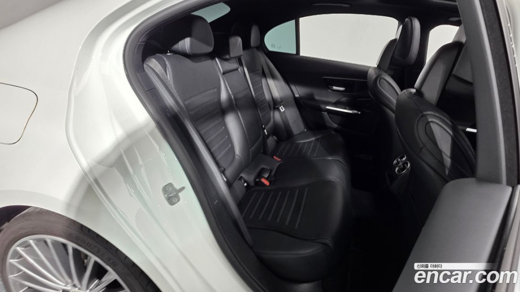 Mercedes-Benz C-Class C300 4MATIC AMG Line, 2024