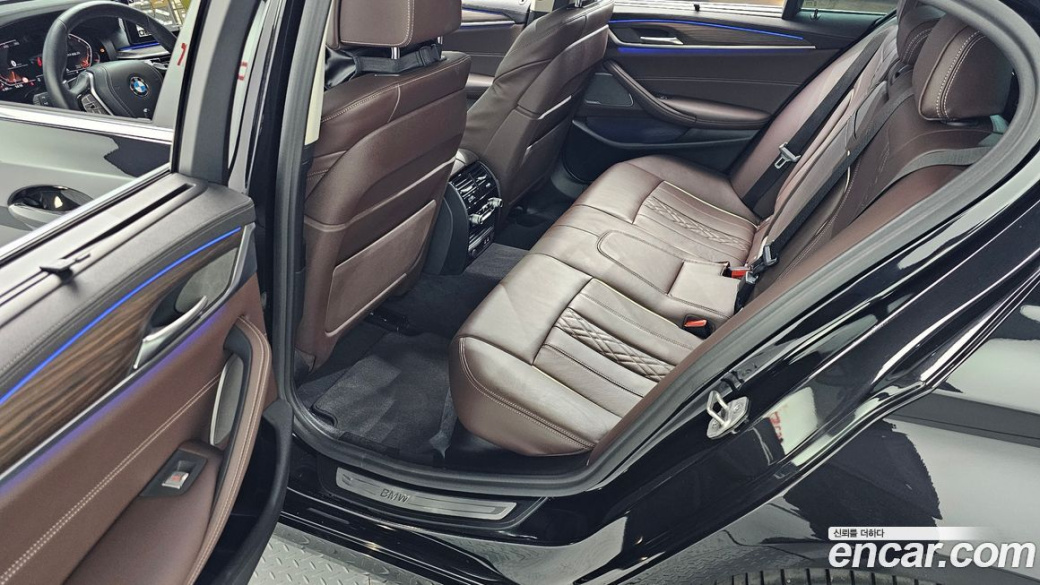 BMW 5-Series 530i Luxury, 2022