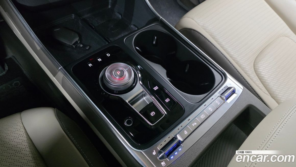 Kia Carnival 9-Seater Signature, 2024