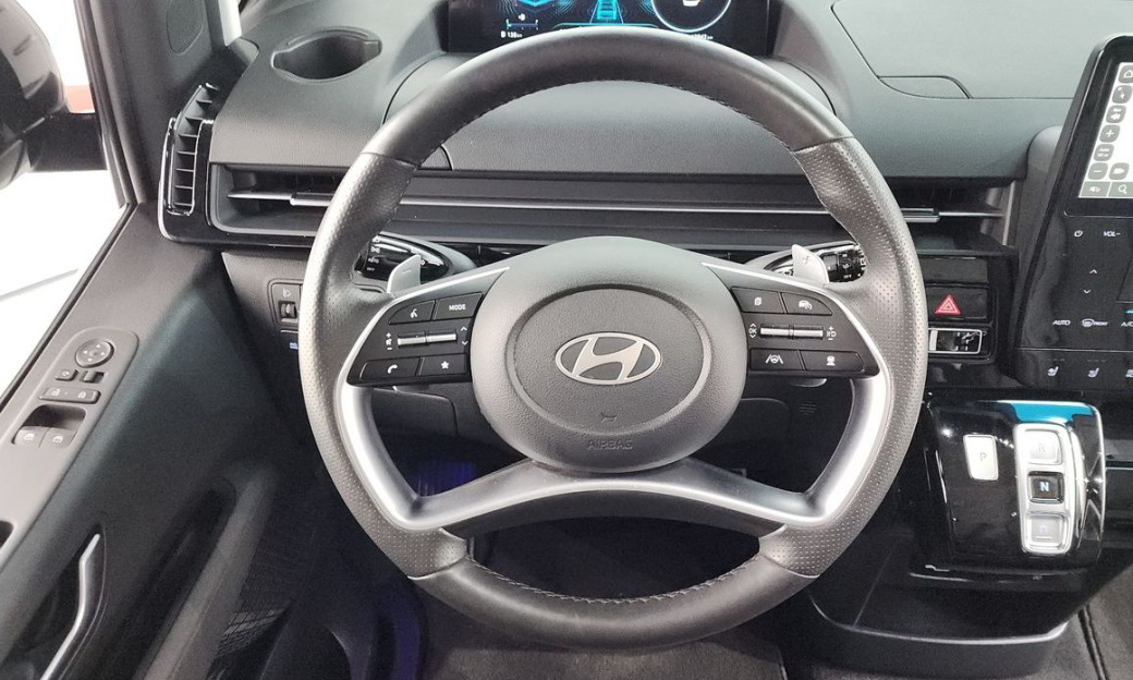 Hyundai Staria 4WD Lounge 7-Seater, 2025