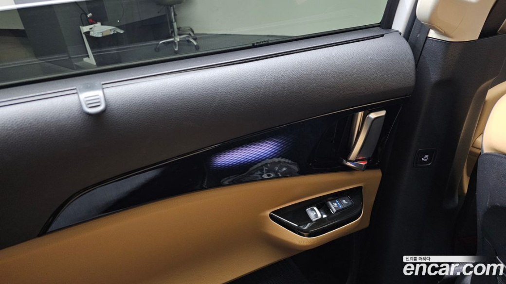Kia Carnival 9-Seater Signature, 2023