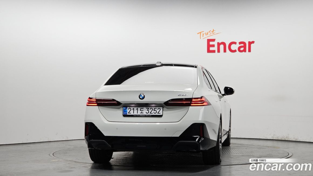 BMW 5-Series 520i M Sport, 2025