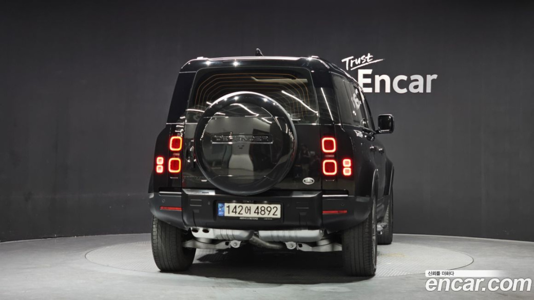 Land Rover Defender 110 D300 HSE, 2022