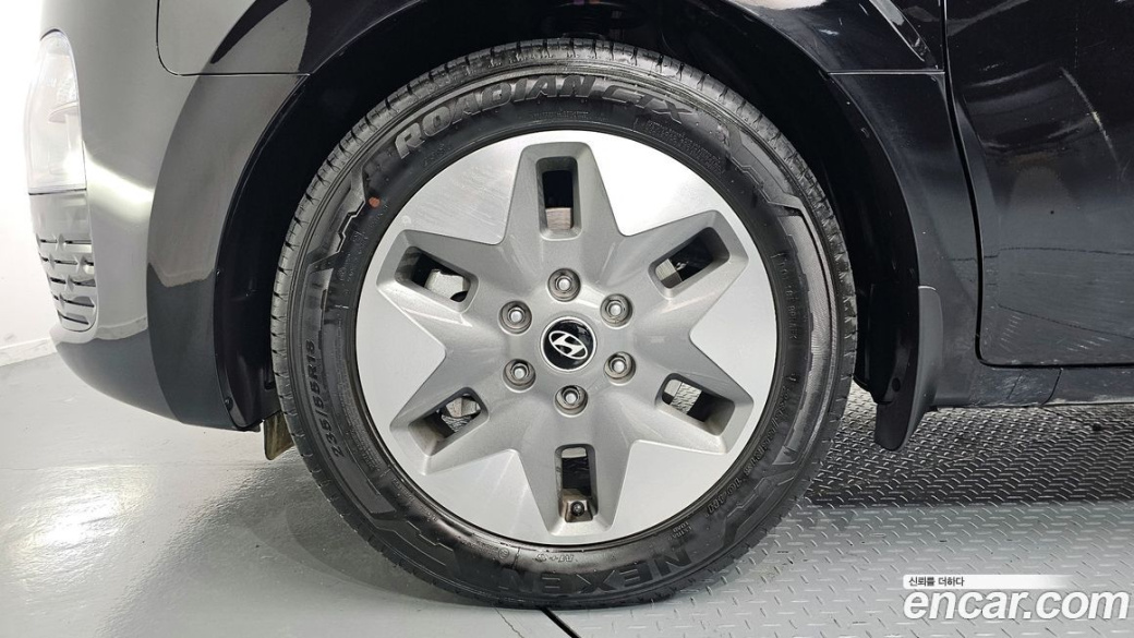 Hyundai Staria 4WD Tourer 9-Seater, 2025