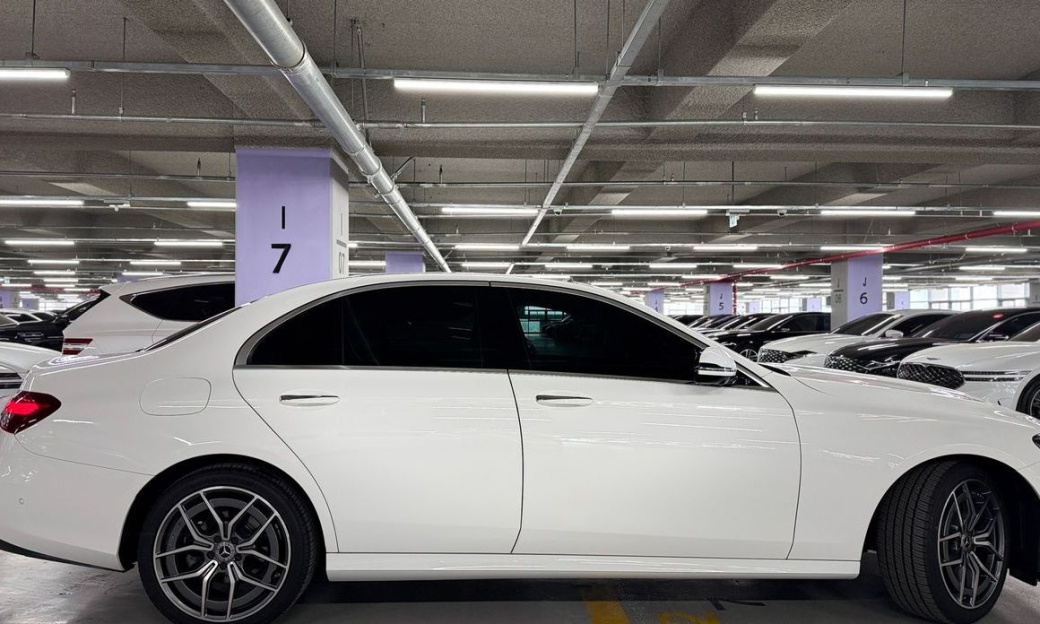 Mercedes-Benz E-Class E220d 4MATIC AMG Line, 2022