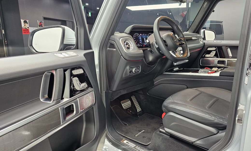 Mercedes-Benz G-Class G450d, 2025