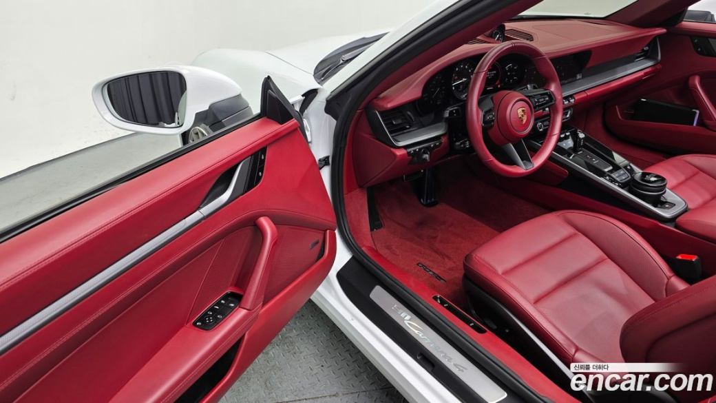 Porsche 911 Carrera 4 Cabriolet, 2024