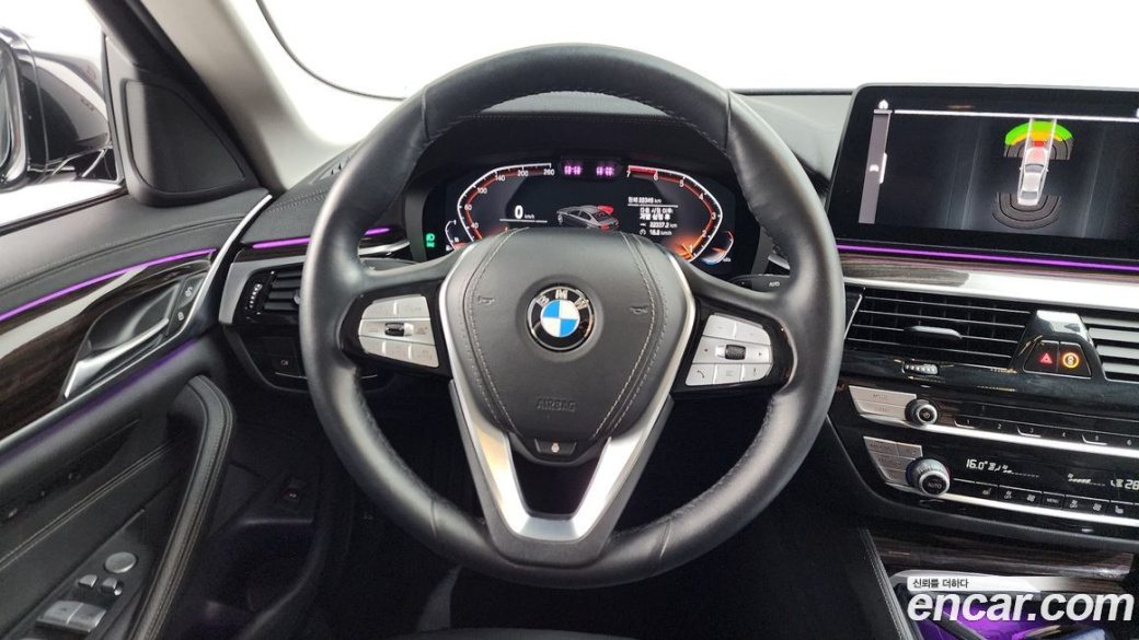 BMW 5-Series 520i Luxury, 2022