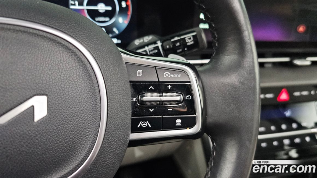 Kia Carnival 9-Seater Signature, 2023