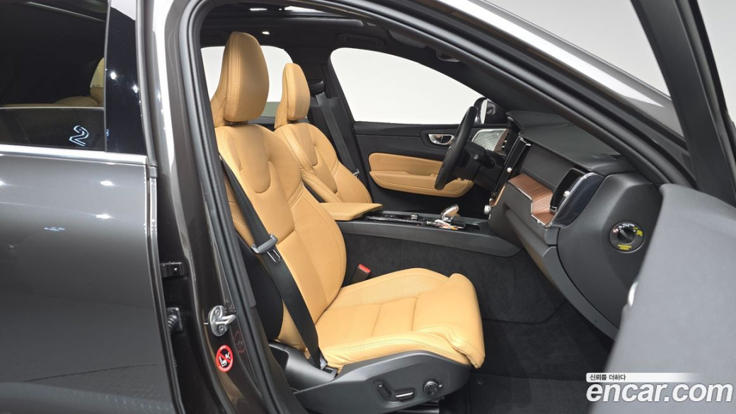 Volvo XC60 B6 Ultimate Bright, 2024
