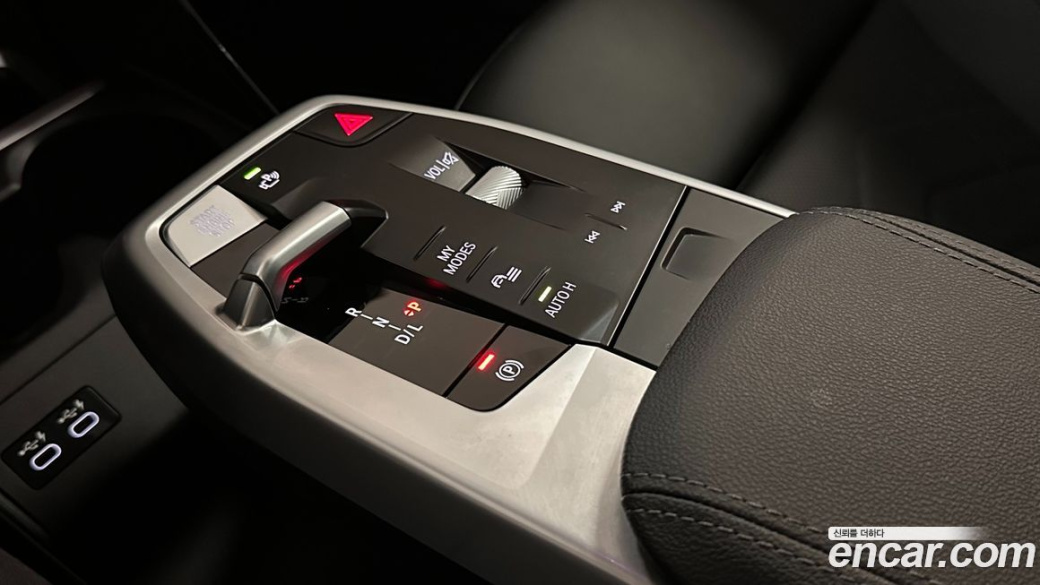 BMW 2-Series 220i Luxury, 2023