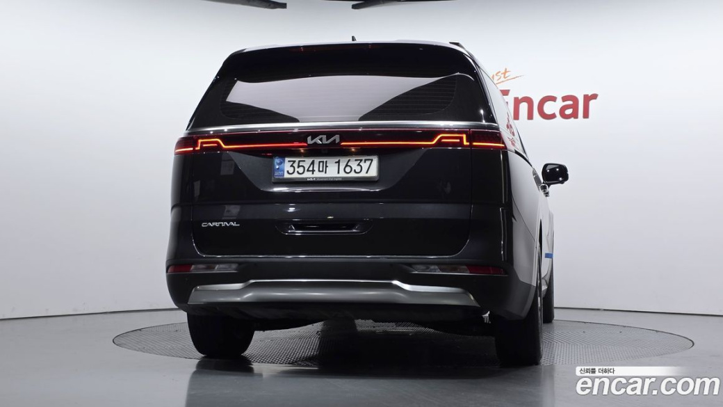 Kia Carnival 7-Seater Outdoor, 2023