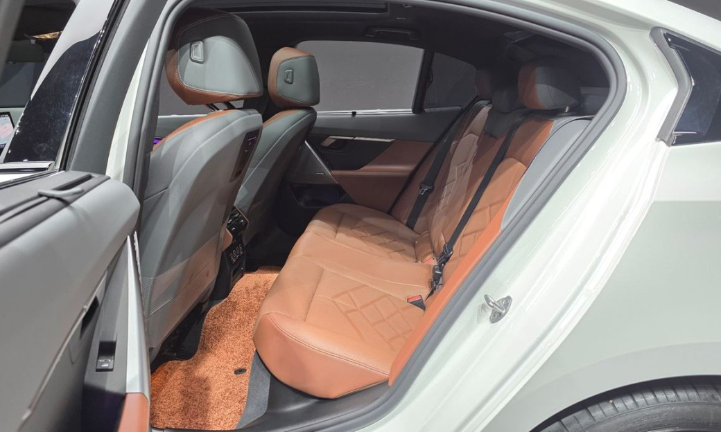 BMW 5-Series 530i xDrive M Sport, 2024