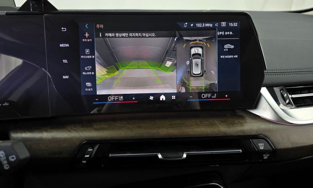 BMW 2-Series 220i Luxury, 2024