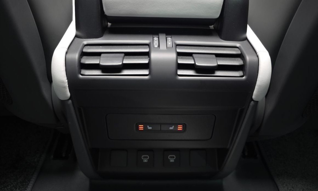 Land Rover Defender 90 D250 X-Dynamic SE, 2025