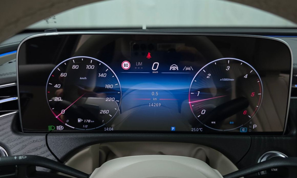 Mercedes-Benz E-Class E220d 4MATIC Exclusive, 2024