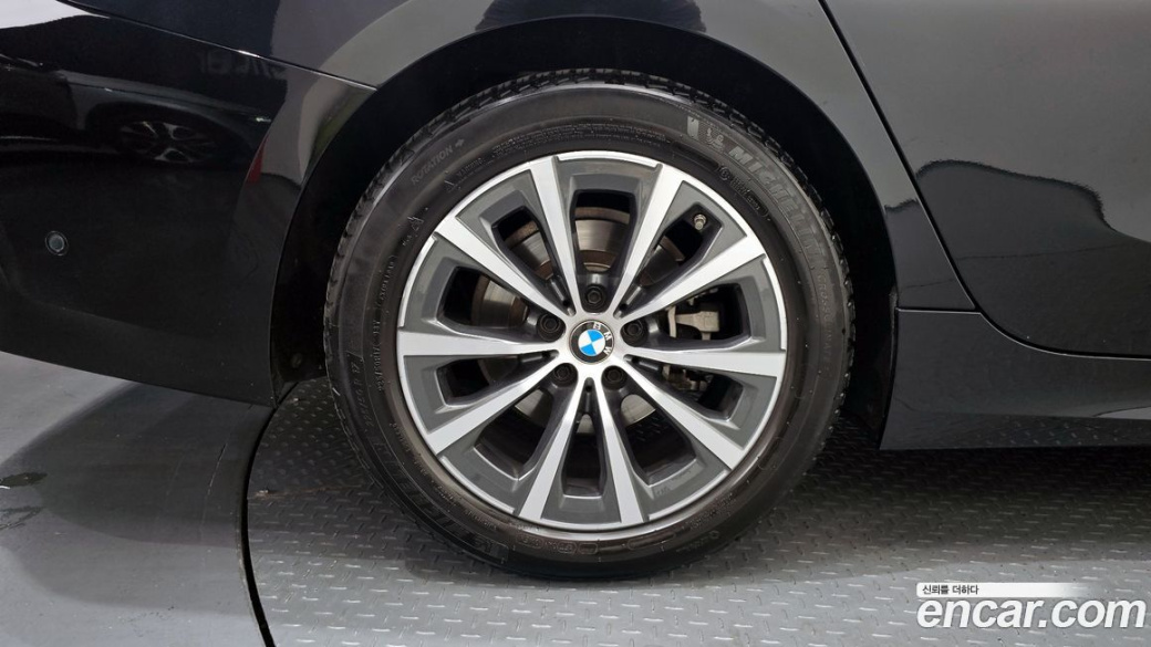 BMW 3-Series 320i Touring, 2024