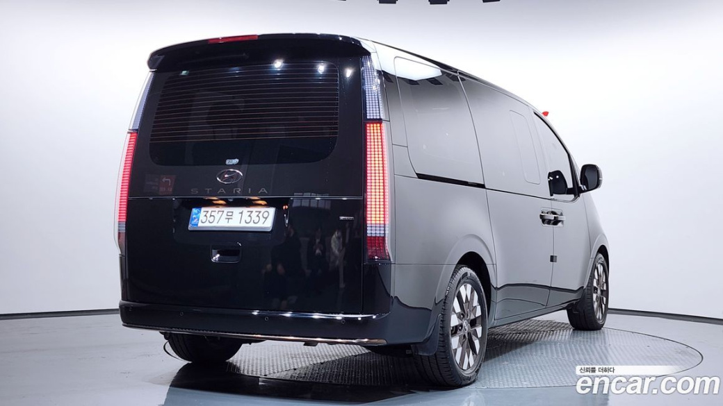 Hyundai Staria 4WD Lounge 7-Seater, 2023
