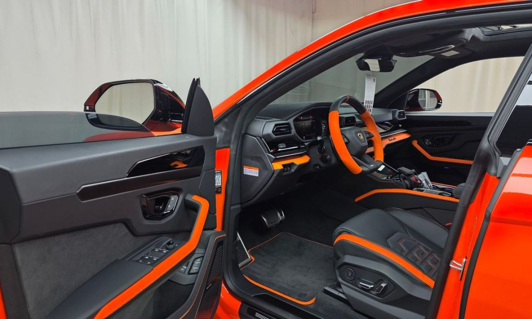 Lamborghini Urus 4.0 V8 SE, 2025