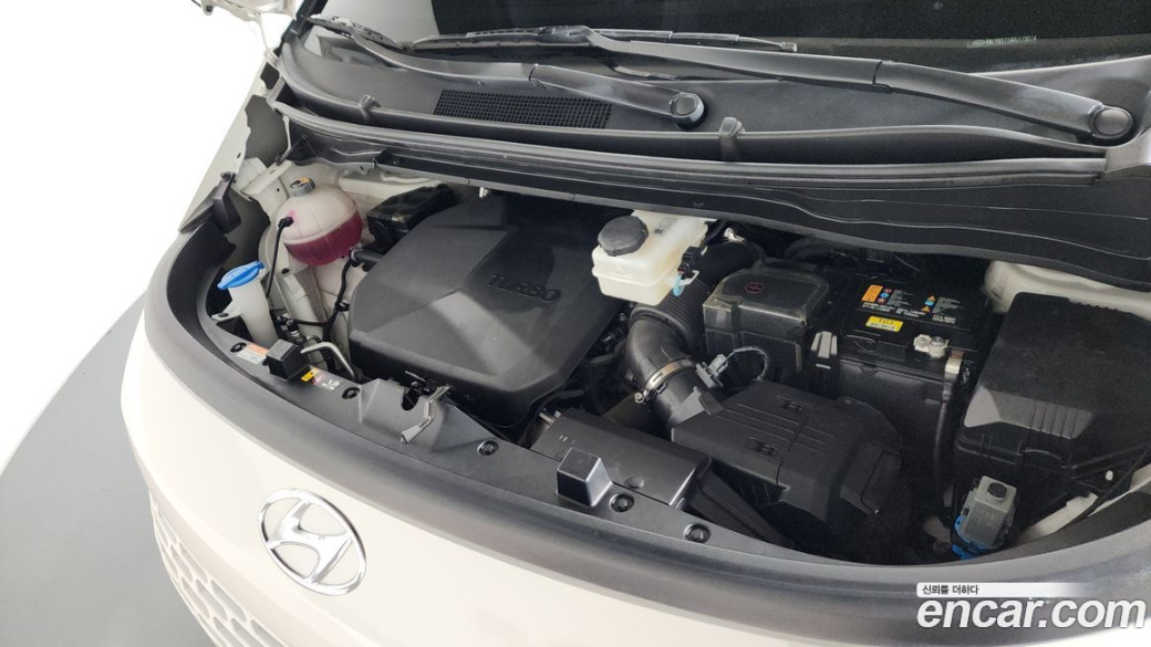Hyundai Staria Tourer 11-Seater, 2024