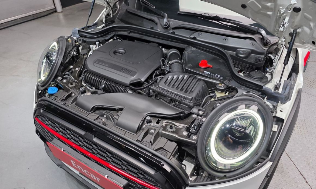 Mini Cooper Convertible JCW, 2024