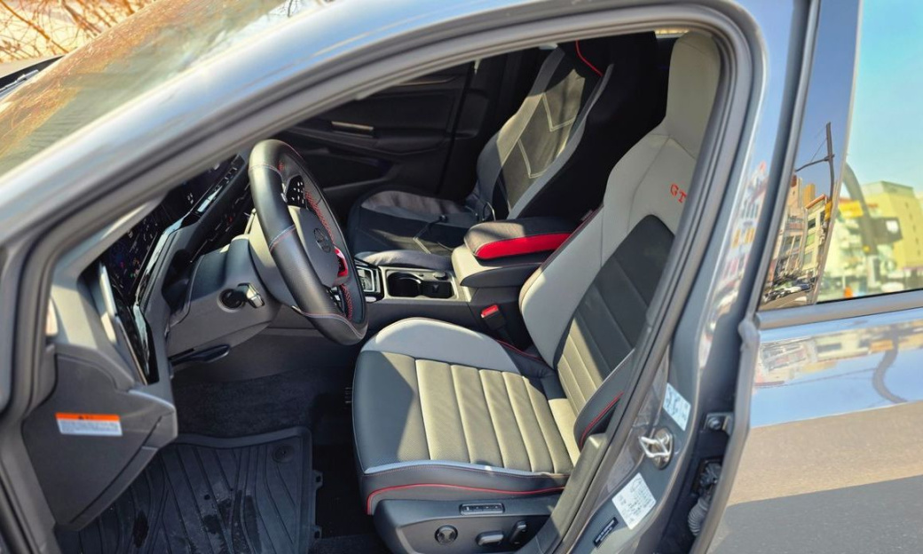 Volkswagen Golf 2.0 GTI, 2024