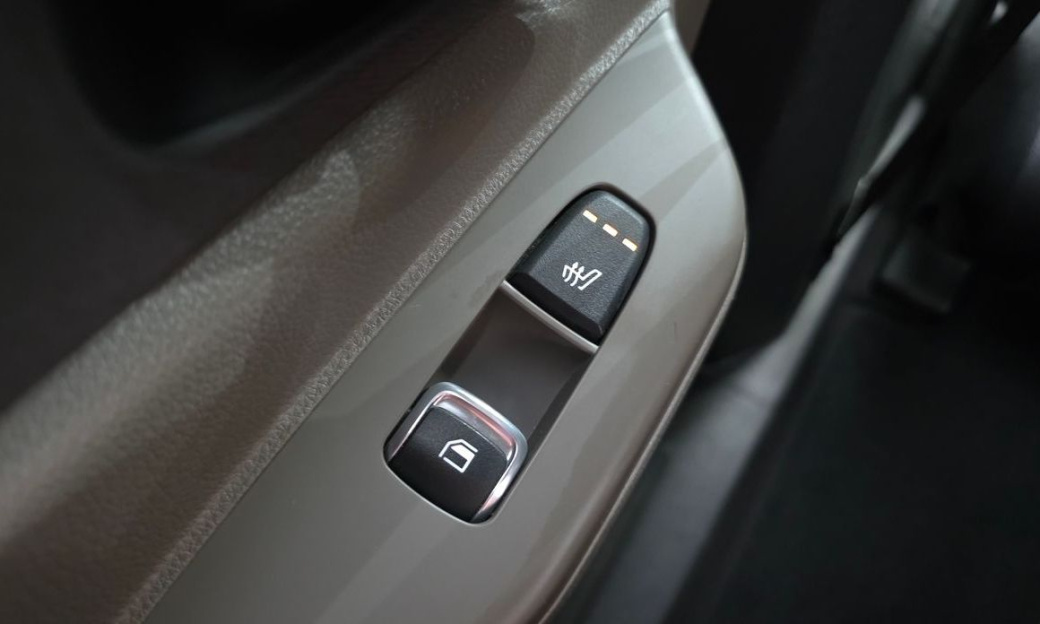 Kia Carnival 9-Seater Prestige, 2025