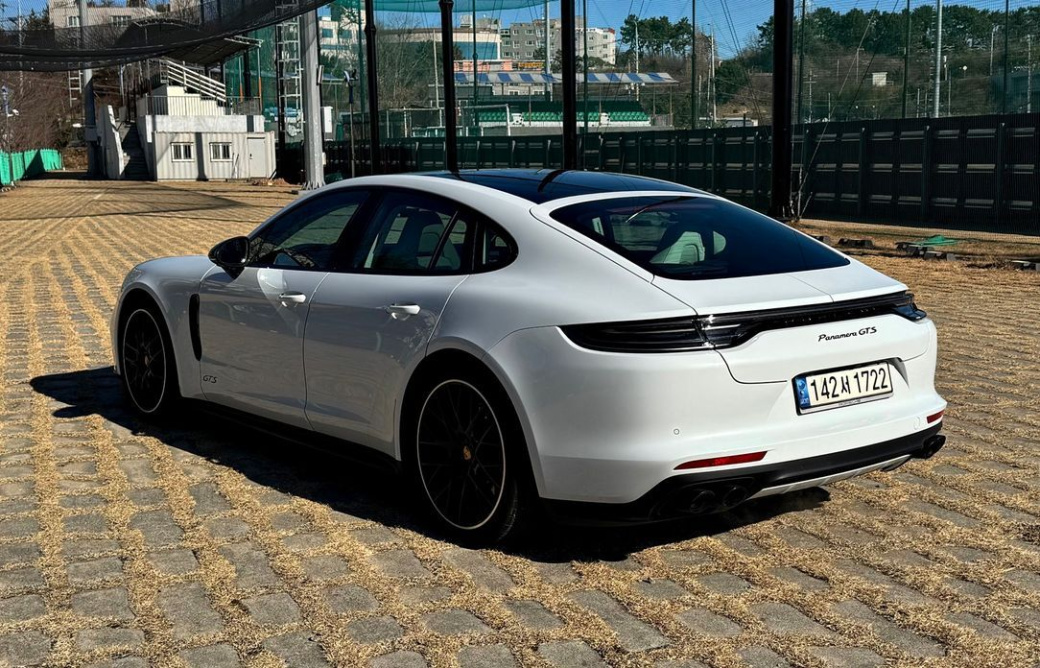 Porsche Panamera 4.0 GTS, 2022