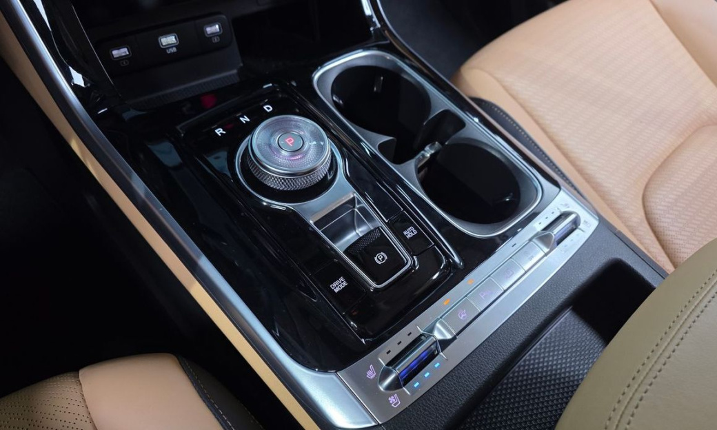 Kia Carnival 7-Seater Signature, 2023