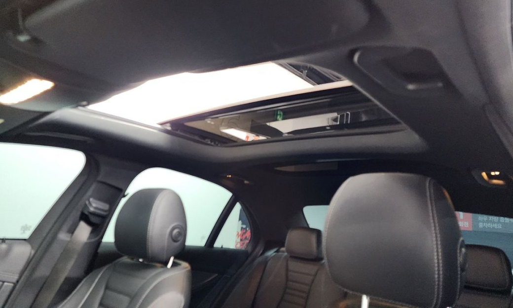 Mercedes-Benz E-Class E350 4MATIC AMG Line, 2023