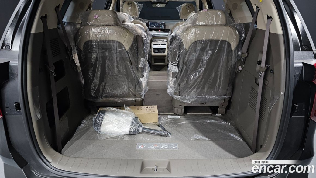 Kia Carnival 9-Seater Signature, 2025
