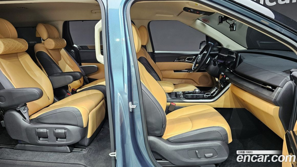 Kia Carnival 7-Seater Signature, 2023